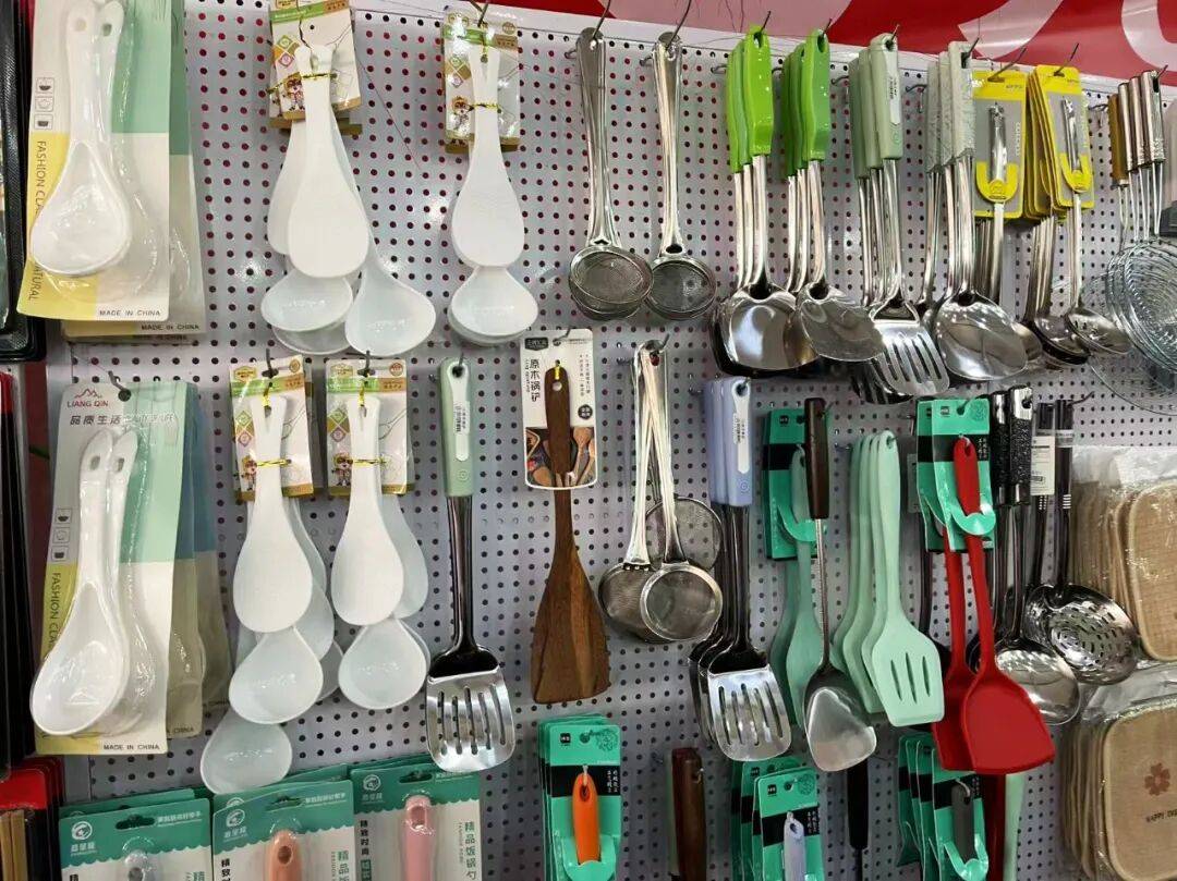 京西購物新地標！全城熱捧的‘白菜價’天堂，日用百貨3元起，潮流服飾幾十元帶走